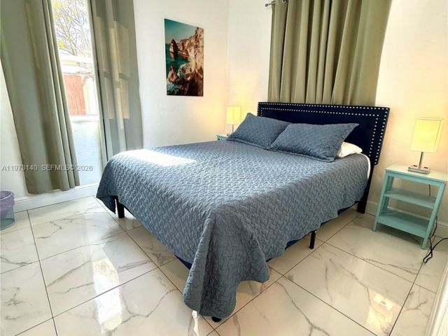 Home for rent at 133 SW 22nd Ter - photo 7483582