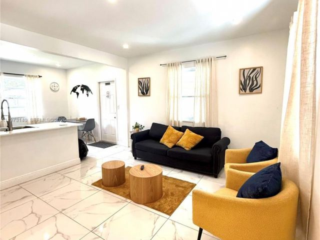 Home for rent at 133 SW 22nd Ter - photo 7483584