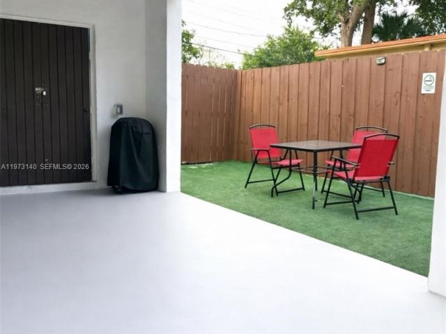 Home for rent at 133 SW 22nd Ter - photo 7483586