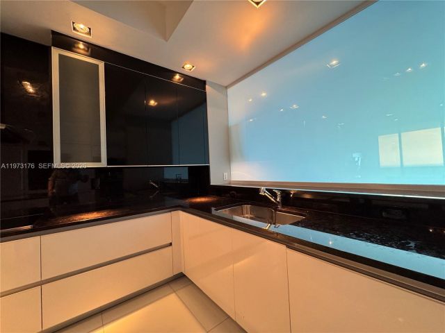 Apartment for sale  Unit #3404 - photo 7480519