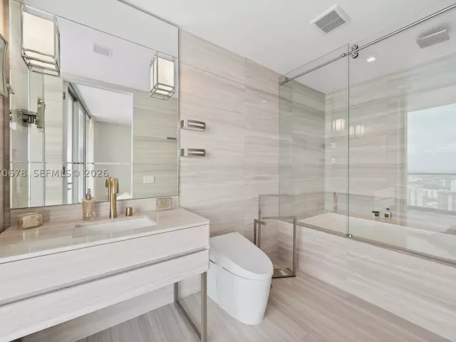 2-bedroom condo for sale in Sunny Isles Beach - 18975 Collins Ave 4505 - MondialRealty
