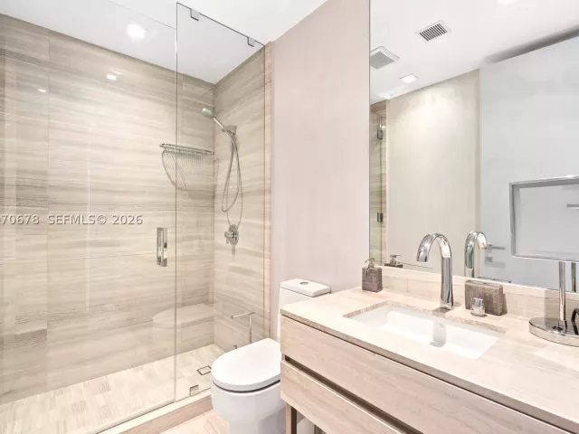 2-bedroom condo for sale in Sunny Isles Beach - 18975 Collins Ave 4505 - MondialRealty