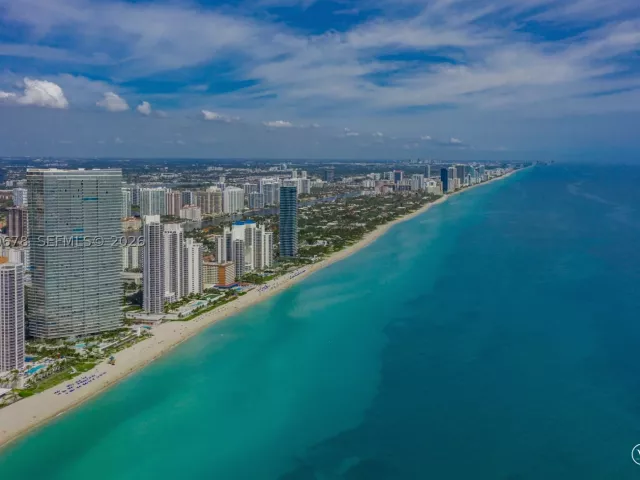 2-bedroom condo for sale in Sunny Isles Beach - 18975 Collins Ave 4505 - MondialRealty