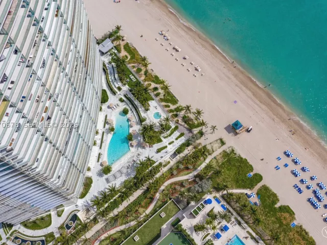 2-bedroom condo for sale in Sunny Isles Beach - 18975 Collins Ave 4505 - MondialRealty