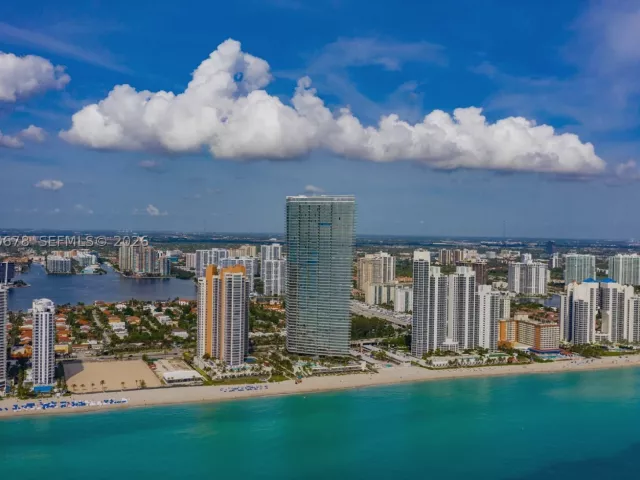 2-bedroom condo for sale in Sunny Isles Beach - 18975 Collins Ave 4505 - MondialRealty