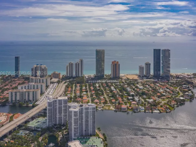 2-bedroom condo for sale in Sunny Isles Beach - 18975 Collins Ave 4505 - MondialRealty