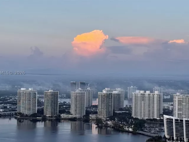 2-bedroom condo for sale in Sunny Isles Beach - 18975 Collins Ave 4505 - MondialRealty