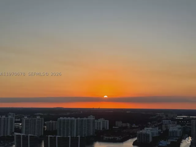 2-bedroom condo for sale in Sunny Isles Beach - 18975 Collins Ave 4505 - MondialRealty