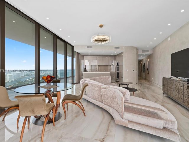 Apartment for sale  Unit #4505 - photo 7495771