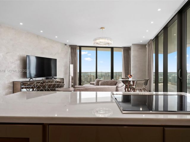 Apartment for sale  Unit #4505 - photo 7495773