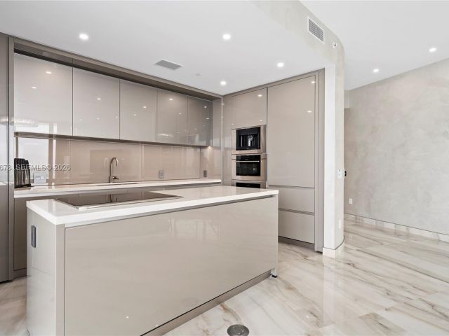 Apartment for sale  Unit #4505 - photo 7495775