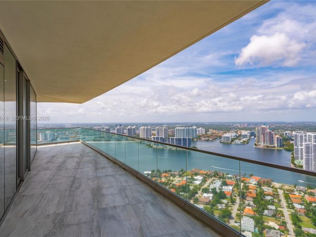 Apartment for sale  Unit #4505 - photo 7495778