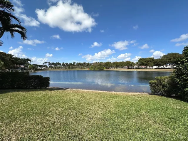 4-bedroom home for sale in Doral - 10965 NW 59th St - MondialRealty