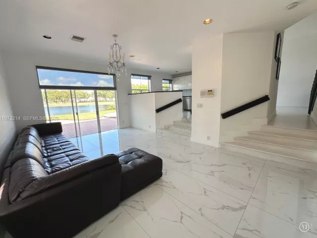 4-bedroom home for sale in Doral - 10965 NW 59th St - MondialRealty