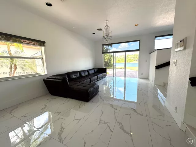 4-bedroom home for sale in Doral - 10965 NW 59th St - MondialRealty