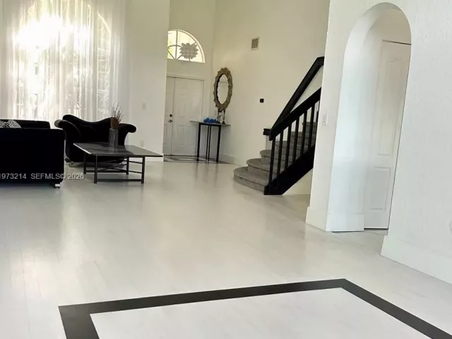4-bedroom home for sale in Doral - 10965 NW 59th St - MondialRealty