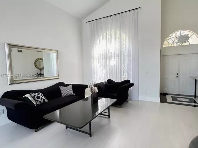 4-bedroom home for sale in Doral - 10965 NW 59th St - MondialRealty