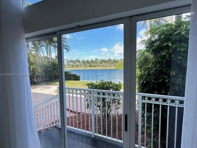 4-bedroom home for sale in Doral - 10965 NW 59th St - MondialRealty
