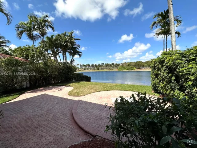 4-bedroom home for sale in Doral - 10965 NW 59th St - MondialRealty