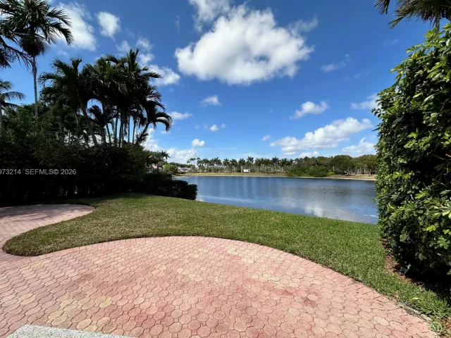 4-bedroom home for sale in Doral - 10965 NW 59th St - MondialRealty