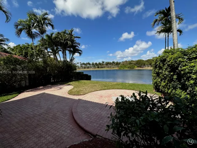 4-bedroom home for sale in Doral - 10965 NW 59th St - MondialRealty