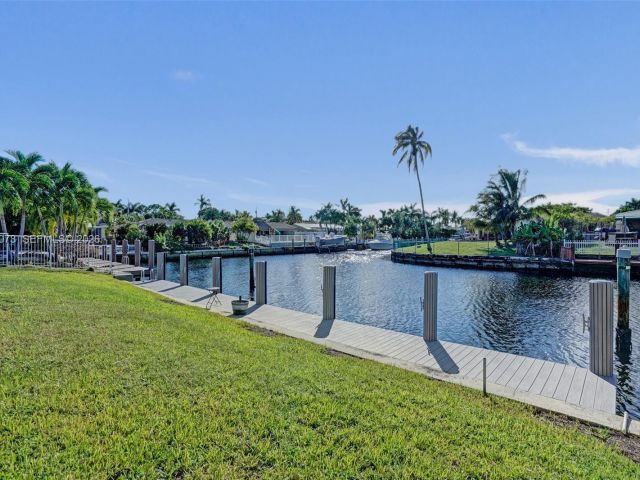 Home for rent at 949 SE 10th Ct - photo 7478549