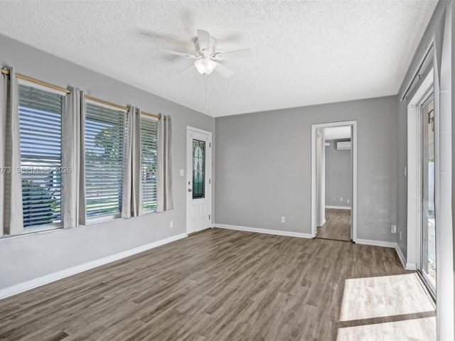 Home for rent at 949 SE 10th Ct - photo 7478551