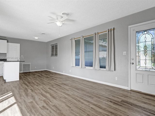 Home for rent at 949 SE 10th Ct - photo 7478552