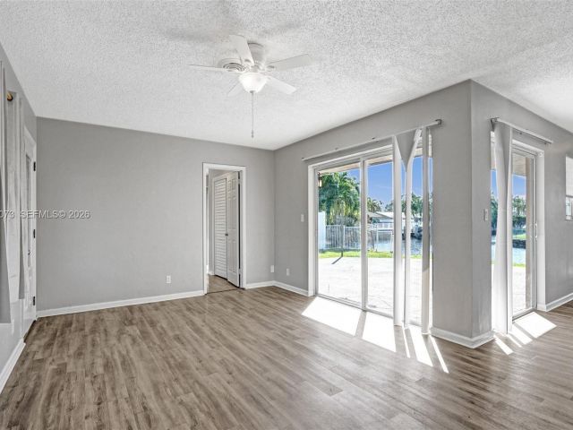 Home for rent at 949 SE 10th Ct - photo 7478553