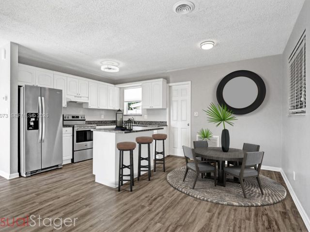 Home for rent at 949 SE 10th Ct - photo 7478554