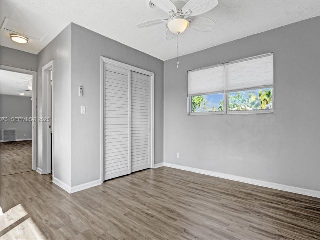 Home for rent at 949 SE 10th Ct - photo 7478559