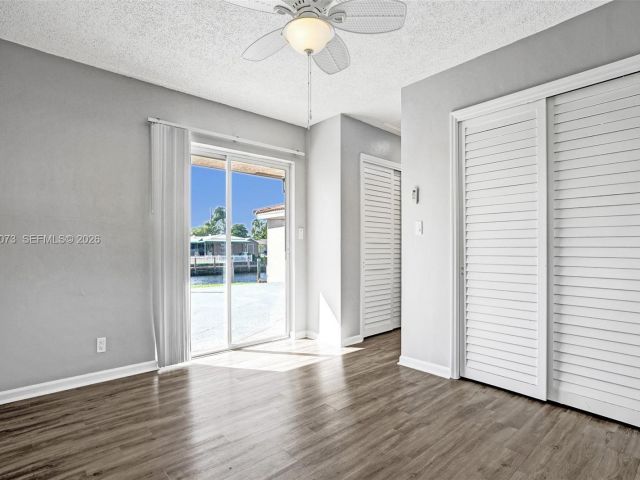 Home for rent at 949 SE 10th Ct - photo 7478560