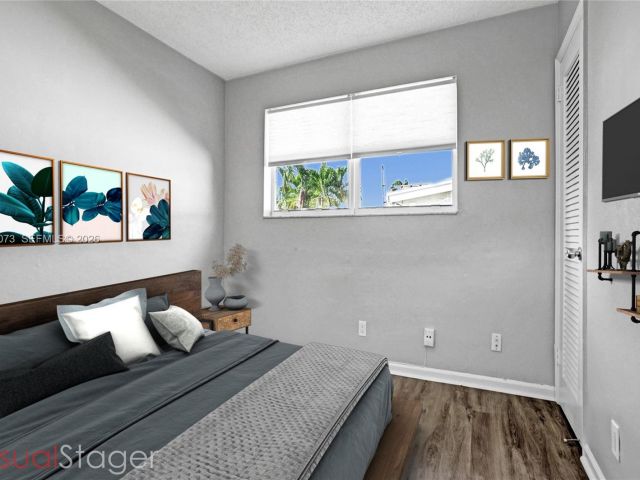 Home for rent at 949 SE 10th Ct - photo 7478562