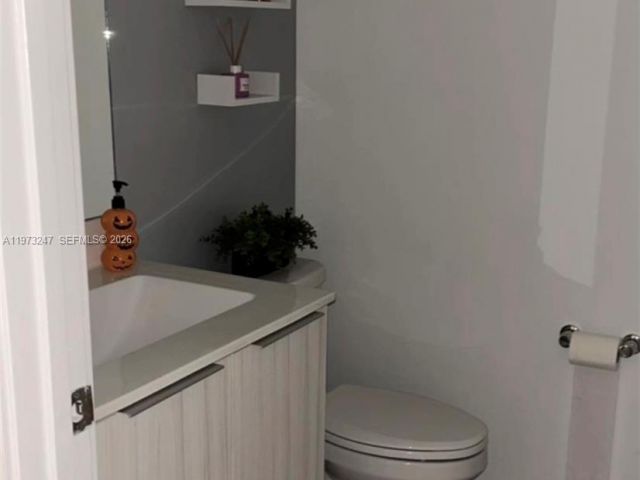 4-bedroom home for rent in Doral - 10521 NW 81st Ter - MondialRealty