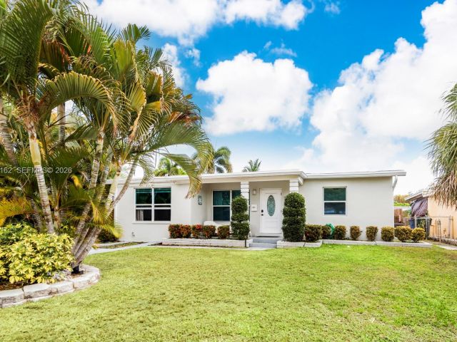 3-bedroom home for rent in Fort Lauderdale - 5224 NE 1st Ave - MondialRealty