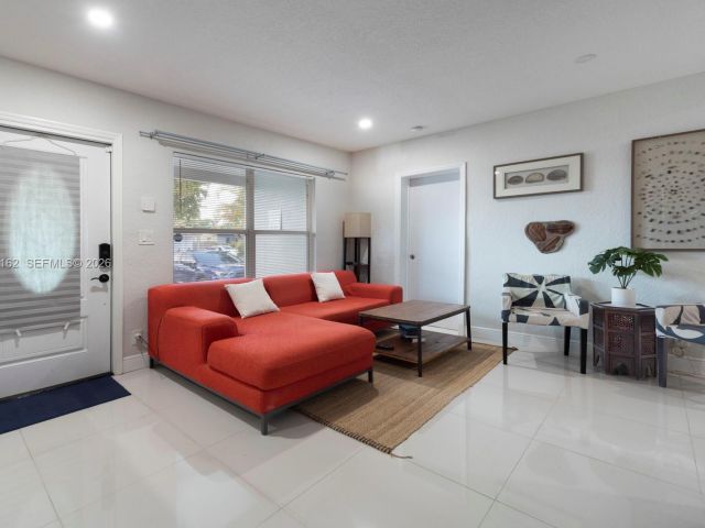 3-bedroom home for rent in Fort Lauderdale - 5224 NE 1st Ave - MondialRealty