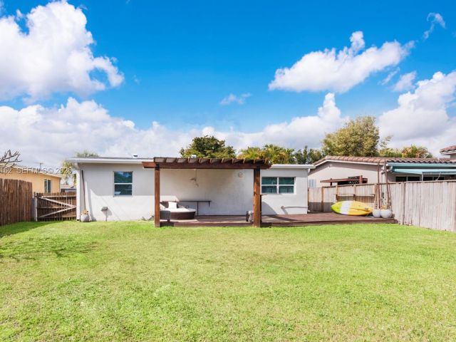 3-bedroom home for rent in Fort Lauderdale - 5224 NE 1st Ave - MondialRealty
