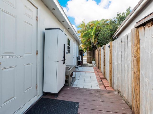 3-bedroom home for rent in Fort Lauderdale - 5224 NE 1st Ave - MondialRealty