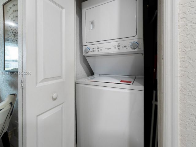 3-bedroom home for rent in Fort Lauderdale - 5224 NE 1st Ave - MondialRealty