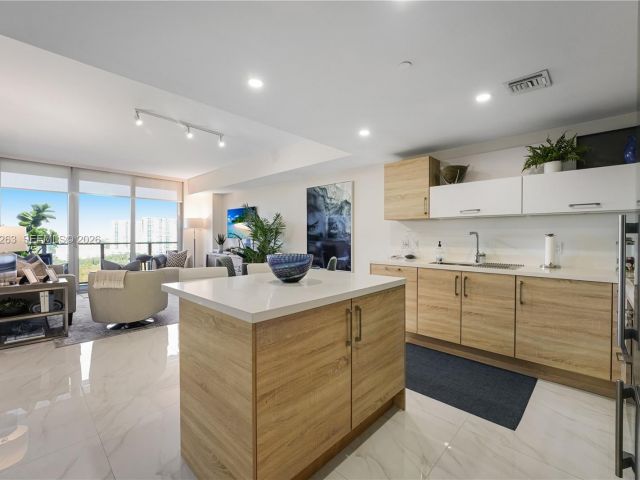 Apartment for sale  Unit #1502 - photo 7505324