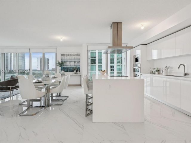 Apartment for rent  Unit #5-907 - photo 7490084