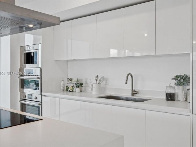 Apartment for rent  Unit #5-907 - photo 7490085