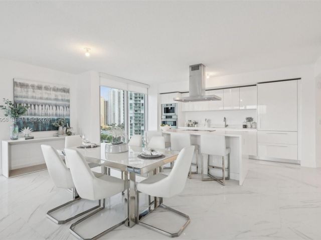 Apartment for rent  Unit #5-907 - photo 7490086