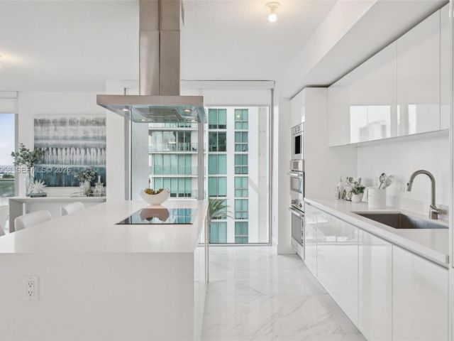 Apartment for rent  Unit #5-907 - photo 7490089