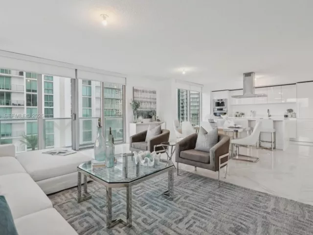 3-bedroom condo for sale in Sunny Isles Beach - 330 Sunny Isles Blvd 5-907 - MondialRealty