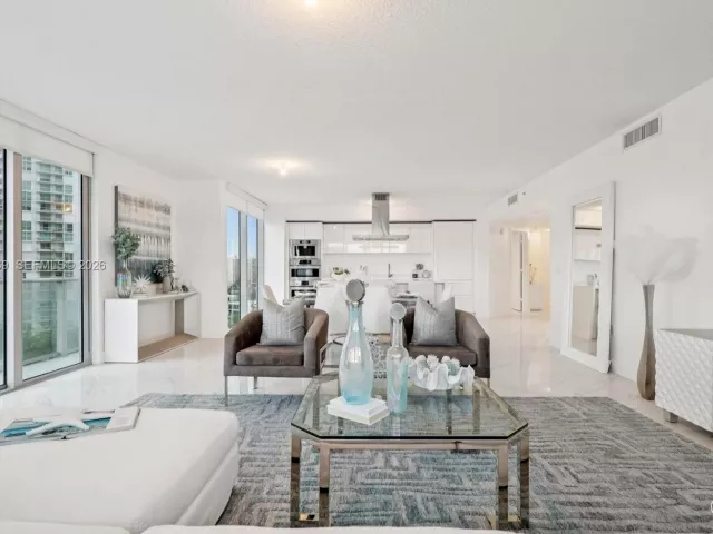 3-bedroom condo for sale in Sunny Isles Beach - 330 Sunny Isles Blvd 5-907 - MondialRealty