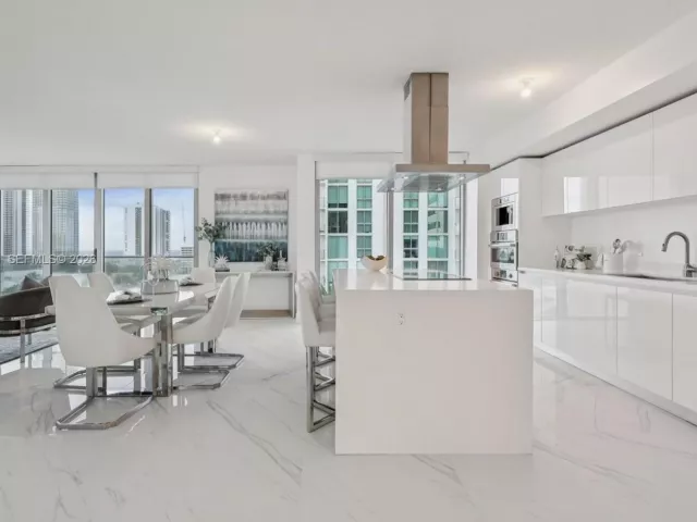 3-bedroom condo for sale in Sunny Isles Beach - 330 Sunny Isles Blvd 5-907 - MondialRealty