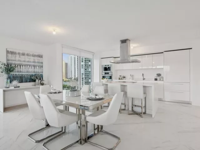 3-bedroom condo for sale in Sunny Isles Beach - 330 Sunny Isles Blvd 5-907 - MondialRealty