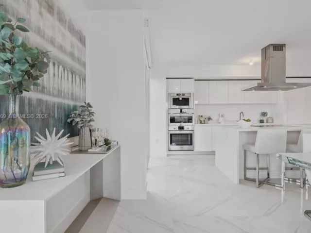 3-bedroom condo for sale in Sunny Isles Beach - 330 Sunny Isles Blvd 5-907 - MondialRealty