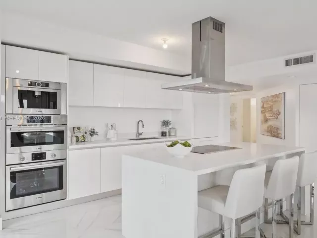 3-bedroom condo for sale in Sunny Isles Beach - 330 Sunny Isles Blvd 5-907 - MondialRealty